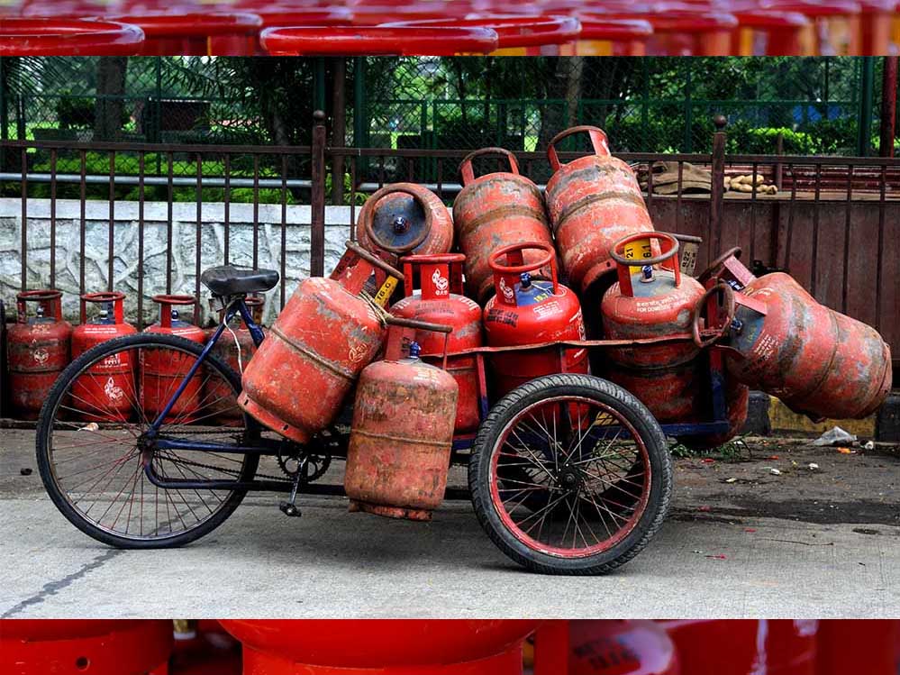 पेट्रोल-डीजल होंगे महंगे, सरकार ने बढ़ाई एक्साइज ड्यूटी, LPG गैस सिलेंडर के दाम में 50 रुपये की बढ़ोतरी 6 पेट्रोल डीजल होंगे महंगे सरकार ने बढ़ाई एक्साइज ड्यूटी LPG गैस