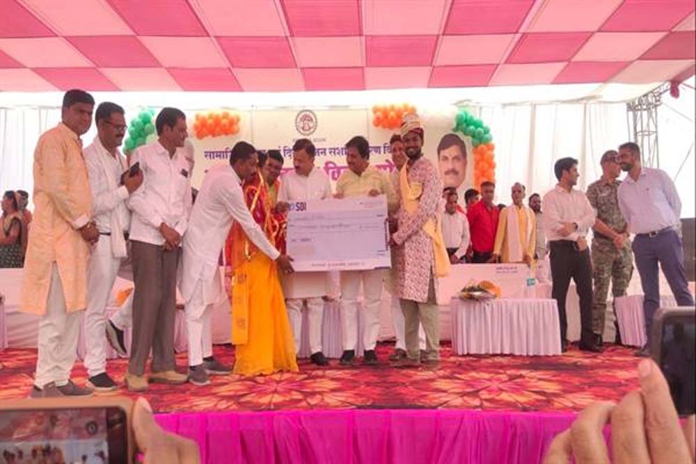 पेयजल संकट से निपटने के लिए नलकूप खनन के वेंडर बढ़ाये जाएंगे : स्कूल शिक्षा मंत्री सिंह 6 पेयजल संकट से निपटने के लिए नलकूप खनन के वेंडर