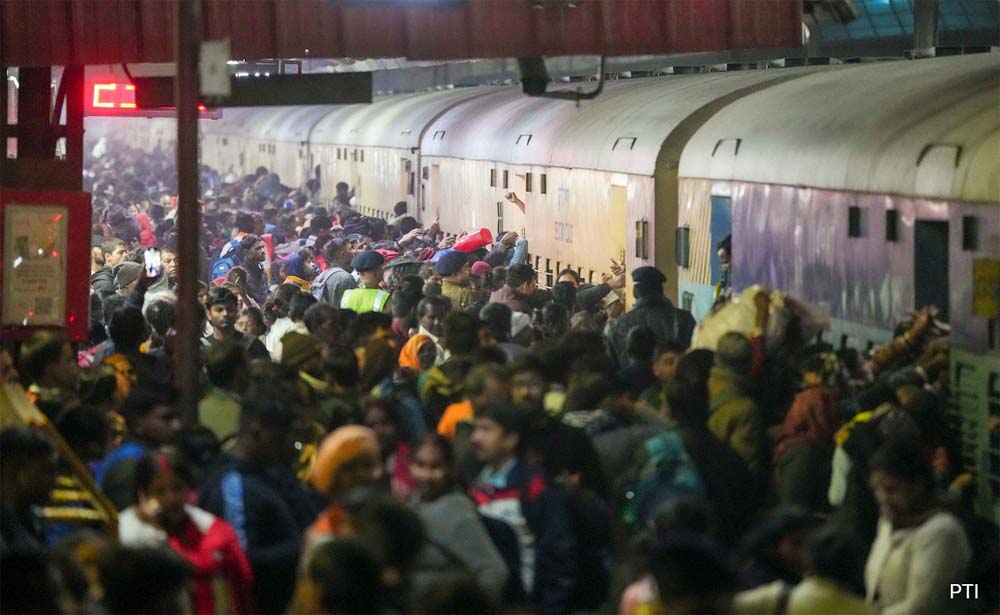 प्रयागराज महाकुंभ खत्म होने के बाद एक शख्स ने रेलवे विभाग पर लापारवाही का आरोप लगाया और 50 लाख मुआवजा मांगा 6 प्रयागराज महाकुंभ खत्म होने के बाद एक शख्स ने रेलवे