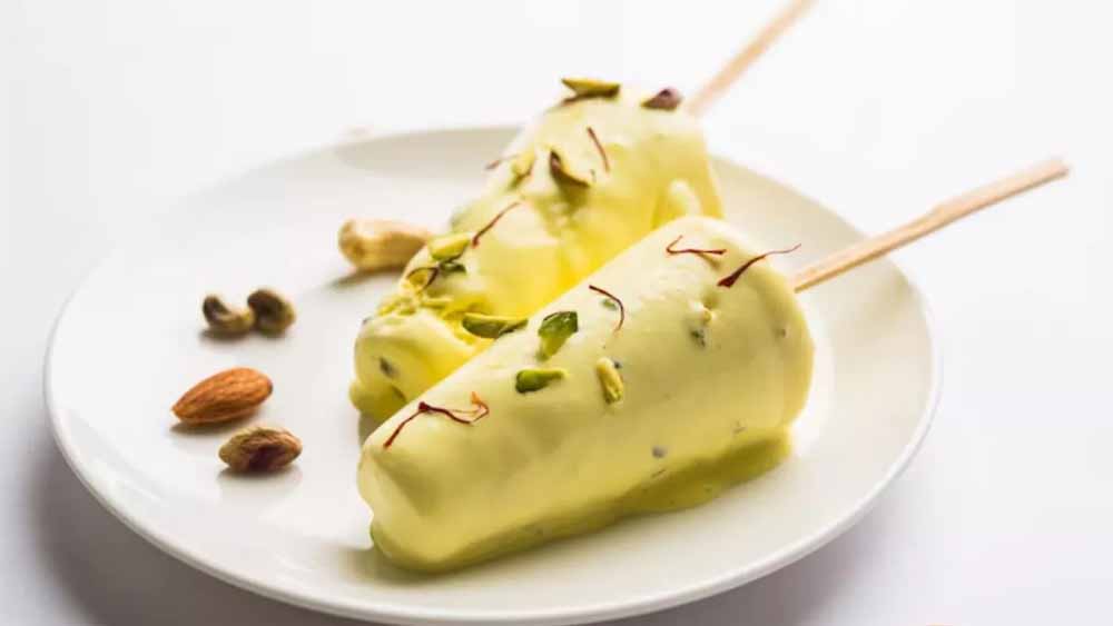 बच्चों के लिए बनाएं बादाम पिस्ता कुल्फी