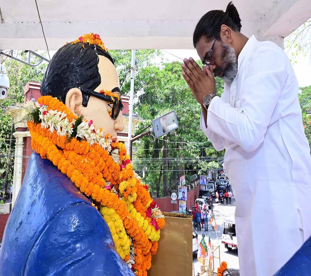 बाबा साहेब की प्रतिमा पर सीएम हेमंत सोरेन ने किया माल्यार्पण 6 बाबा साहेब की प्रतिमा पर सीएम हेमंत सोरेन ने किया