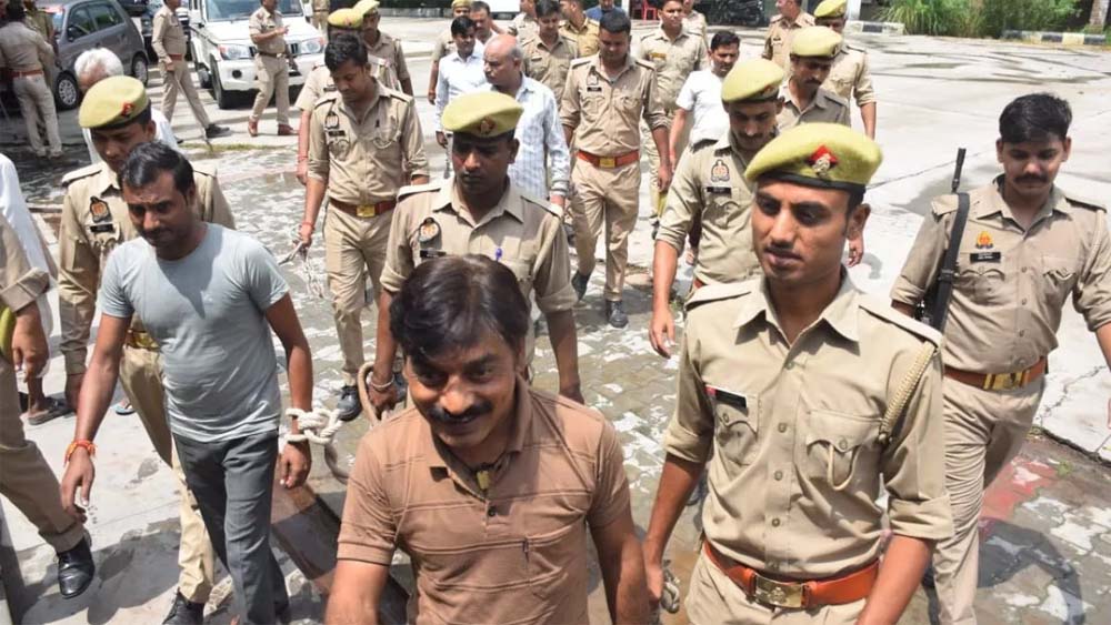 बिकरू कांड मुख्य मामले की सुनवाई एंटी डकैती कोर्ट में चल रही है, अधिकारी के न होने से सुनवाई ताली, अब 15 अप्रैल को होगी 6 बिकरू कांड मुख्य मामले की सुनवाई एंटी डकैती कोर्ट में