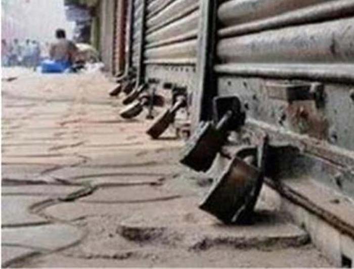 बिट्टू लस्सी नामक दुकान में रेड बाजार में हड़कंप मच