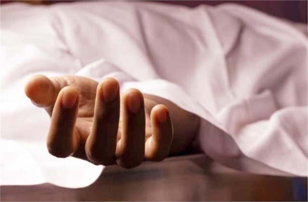 बुजुर्ग ने फिनायल की गोलियां खाकर जान दी, पत्नी और लिव-इन पार्टनर में था झगड़ा 6 बुजुर्ग ने फिनायल की गोलियां खाकर जान दी पत्नी और