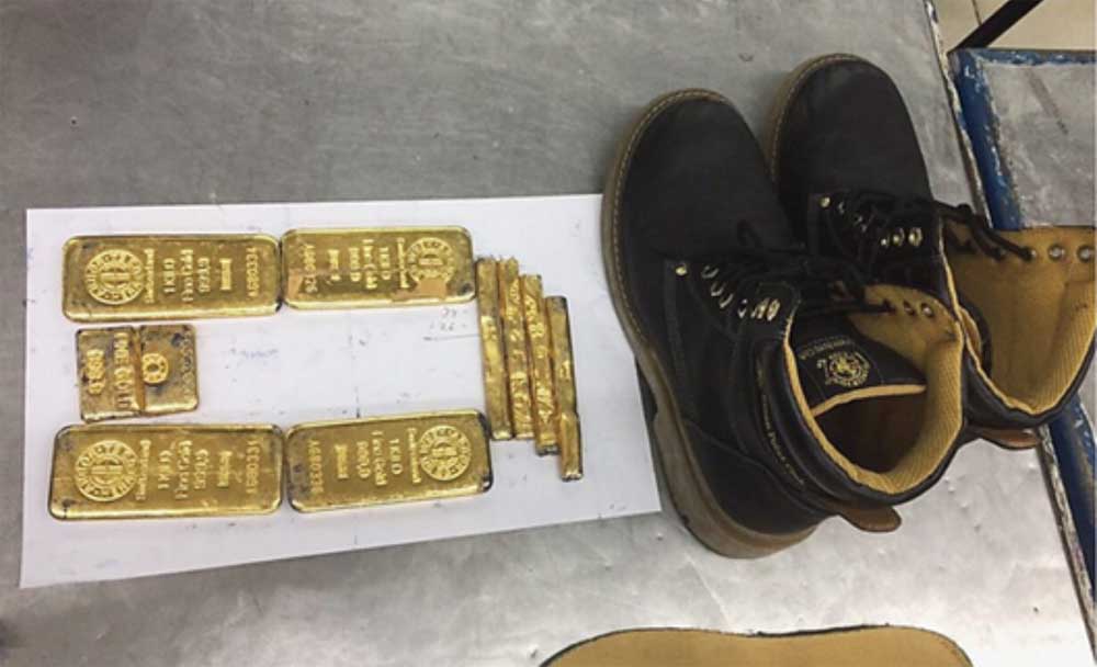 बैंकॉक से लेकर मुंबई पहुंचा शख्स जूतों से निकला 63