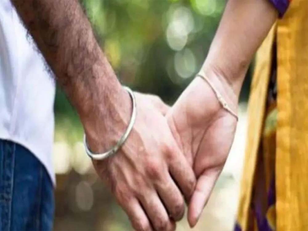 बॉयफ्रेंड संग पकड़ी गई तो पति की कर दी पिटाई, पत्नी ने उसे मेरठ कांड जैसा हाल करने की धमकी भी दे डाली, तान दी पिस्तौल 6 बॉयफ्रेंड संग पकड़ी गई तो पति की कर दी पिटाई