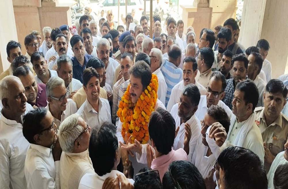 भाजपा के वरिष्ठ नेता एवं पूर्व सांसद कुलदीप बिश्नोई ने आदमपुर में जनसमस्याएं सुनीं, फसलों के उठान का लिया जायजा 6 भाजपा के वरिष्ठ नेता एवं पूर्व सांसद कुलदीप बिश्नोई ने