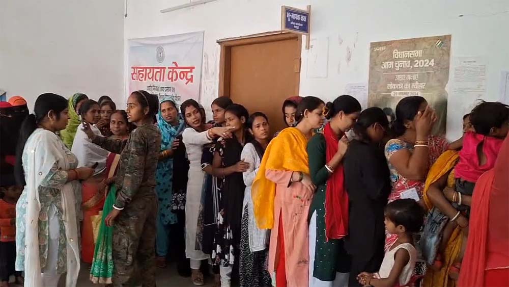 मंईयां योजना का लाभ न मिलने पर जमशेदपुर प्रखंड कार्यालय के सामने महिलाओं ने किया विरोध प्रदर्शन 6 मंईयां योजना का लाभ न मिलने पर जमशेदपुर प्रखंड कार्यालय
