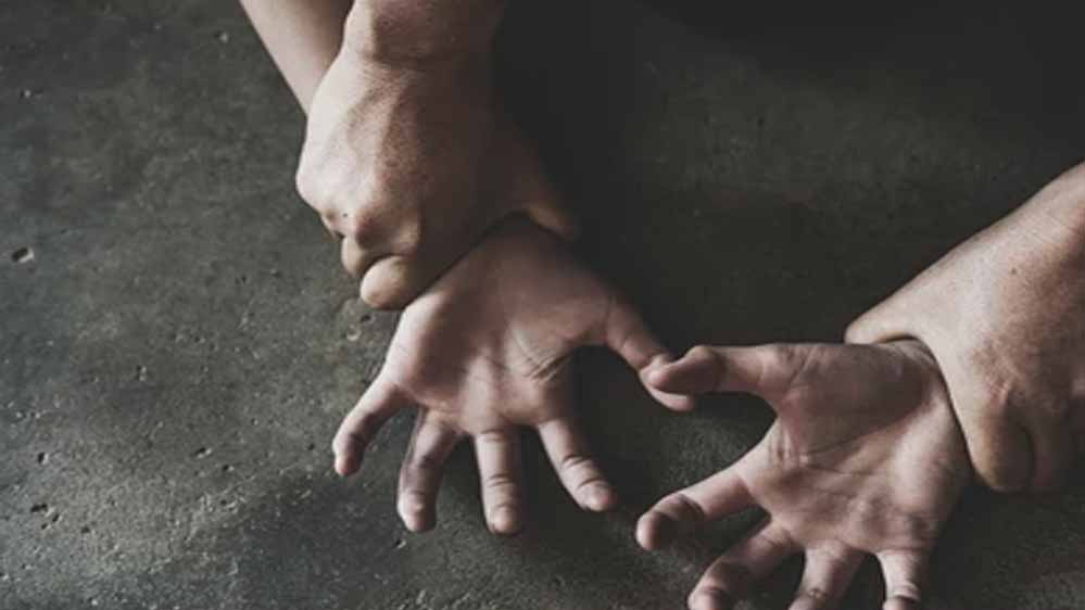 मांडू में अधेड़ महिला से गैंगरेप कांग्रेस नेता के बेटे