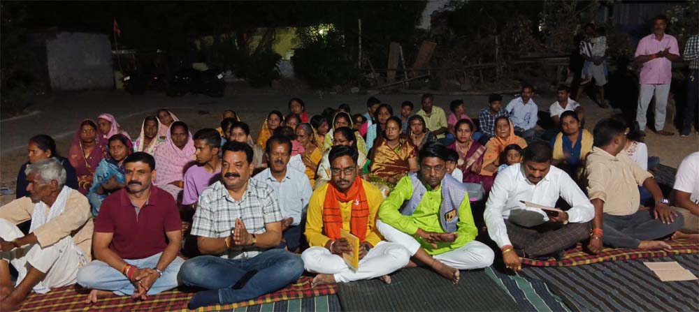 मां के जगराता मैं भजन कीर्तन का आयोजन