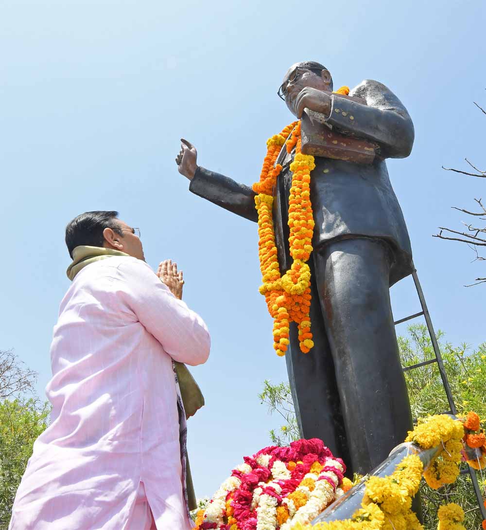 मुख्यमंत्री भजनलाल शर्मा ने डॉ भीमराव अम्बेडकर की प्रतिमा पर