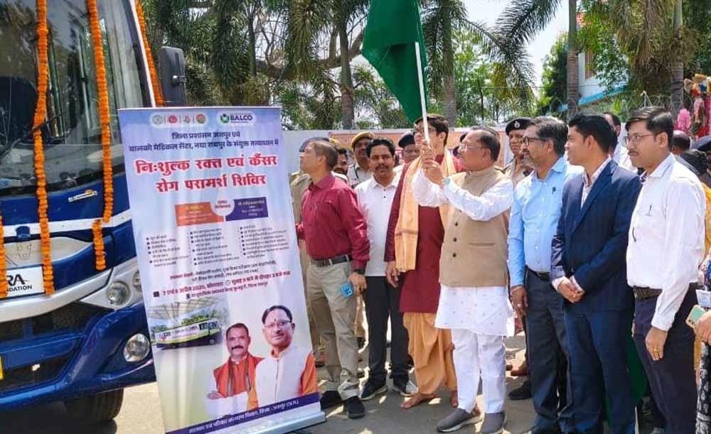 मुख्यमंत्री विष्णुदेव साय ने कैंसर डिटेक्शन वैन को हरी झंडी
