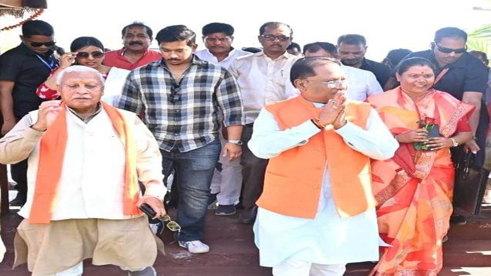 मुख्यमंत्री विष्णुदेव साय ने बगिया में पर्यावरण वाटिका का किया