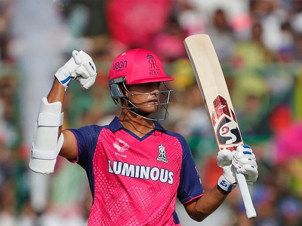 यशस्वी जायसवाल ने आरसीबी के गेंदबाजों के खिलाफ हल्ला बोला