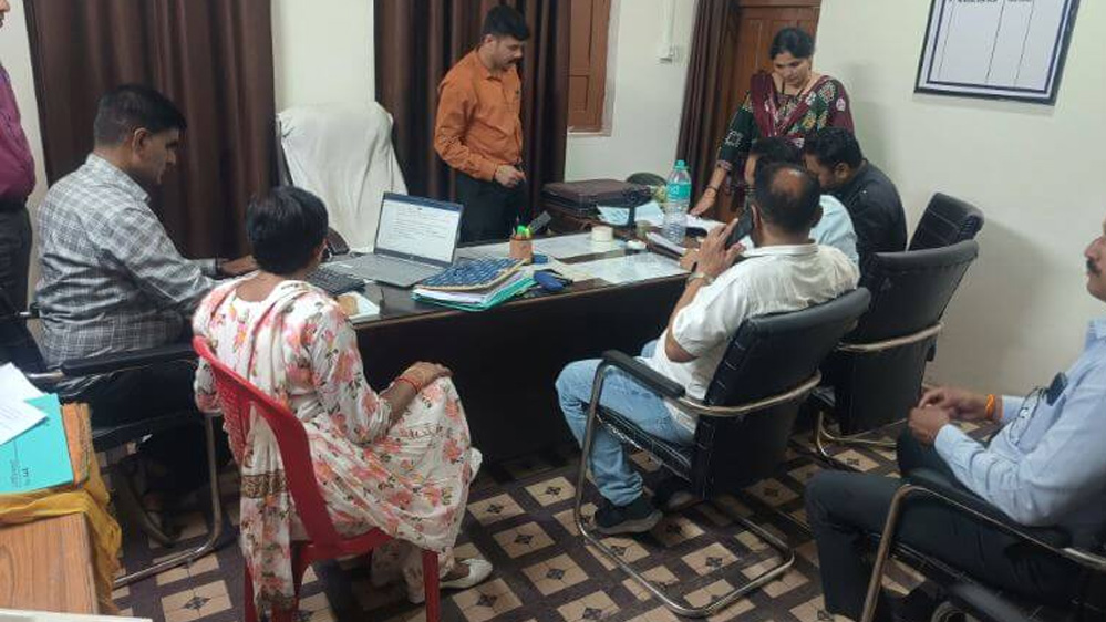 राजगढ़ में लोकायुक्त टीम ने मत्स्य महासंघ के कर्मचारी को