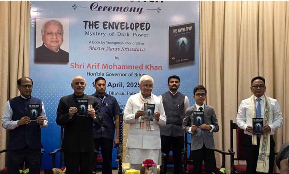 राज्यपाल ने आठवीं के छात्र की अंग्रेजी उपन्यास “The Enveloped 6 राज्यपाल ने आठवीं के छात्र की अंग्रेजी उपन्यास The Enveloped