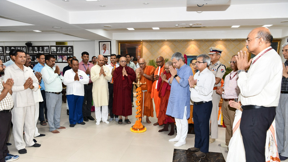 रेल मंत्री अश्विनी वैष्णव ने भारत रत्न बाबासाहेब डॉ भीमराव