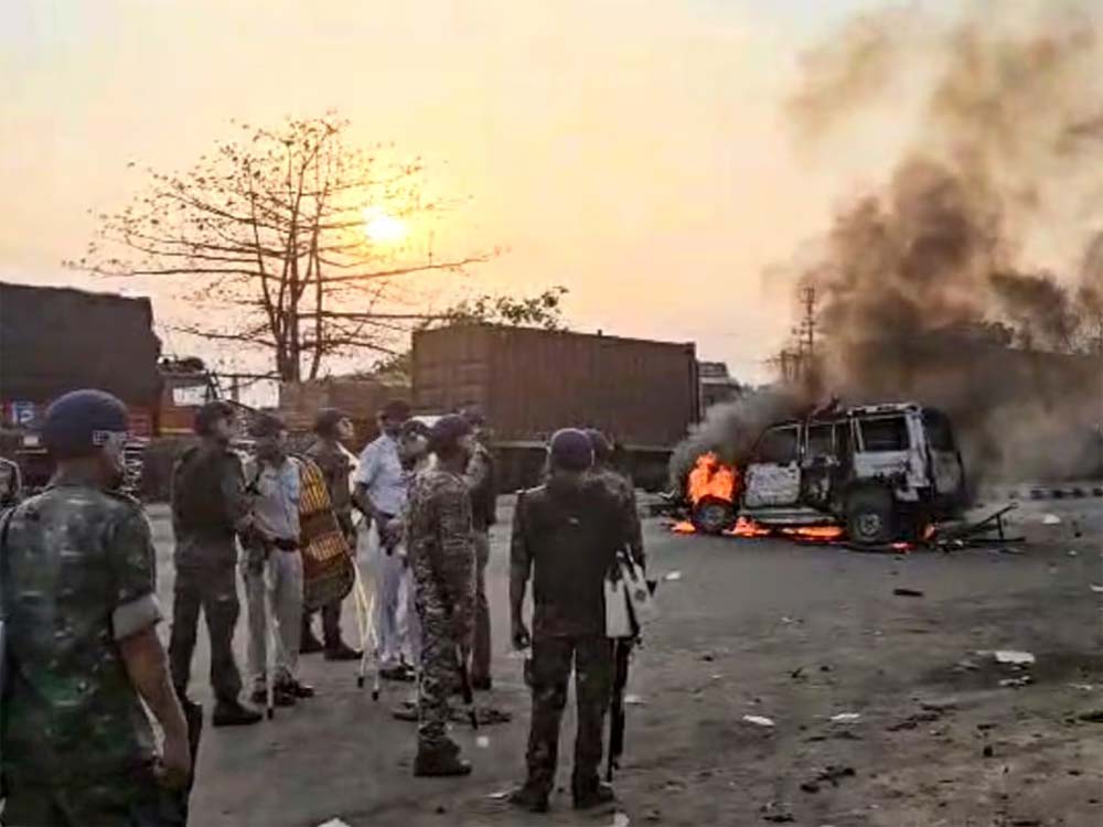 वक्फ कानून को लेकर कट्टरपंथियों को शह दे रही ममता