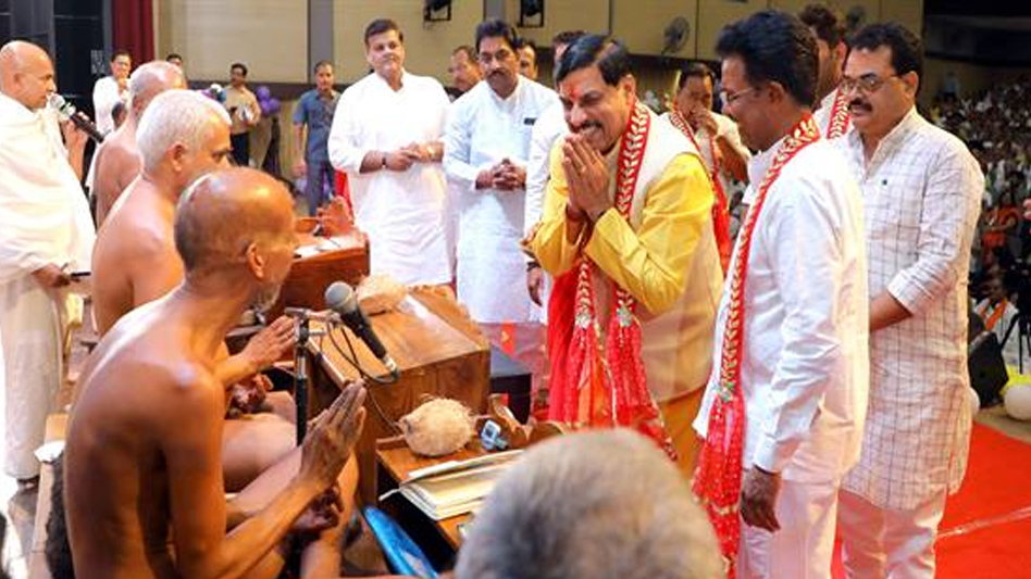 संत महात्मा ज्ञान और सन्मार्ग के हैं प्रेरणा पुंज