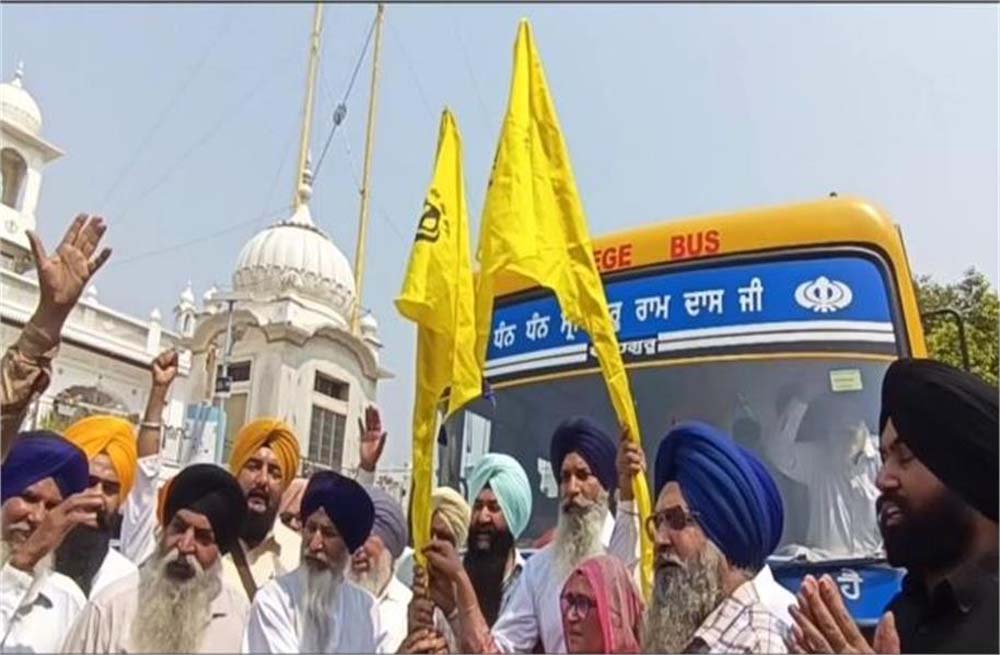 सिख श्रद्धालुओं का जत्था पाकिस्तान के लिए रवाना हुआ, कल इस रास्ते से करेंगे बॉर्डर पार 6 सिख श्रद्धालुओं का जत्था पाकिस्तान के लिए रवाना हुआ कल