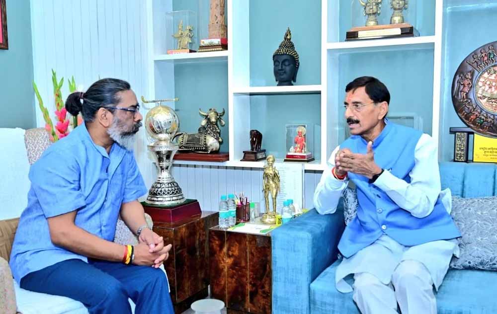 सीएम हेमंत से रक्षा राज्य मंत्री संजय सेठ ने की मुलाकात 6 सीएम हेमंत से रक्षा राज्य मंत्री संजय सेठ ने की
