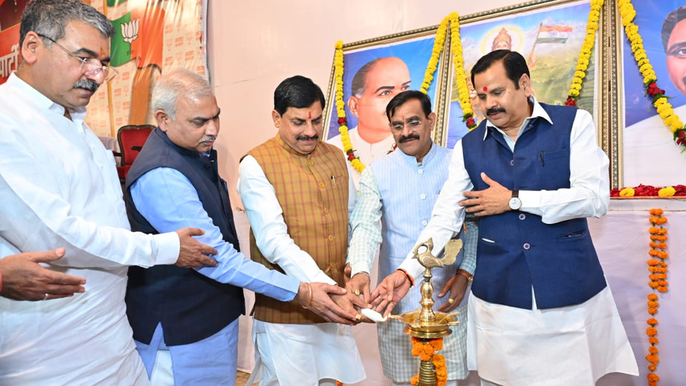 सुचिता के साथ संगठन के कार्यों को आगे बढ़ाएं कार्यकर्ता शिवप्रकाश