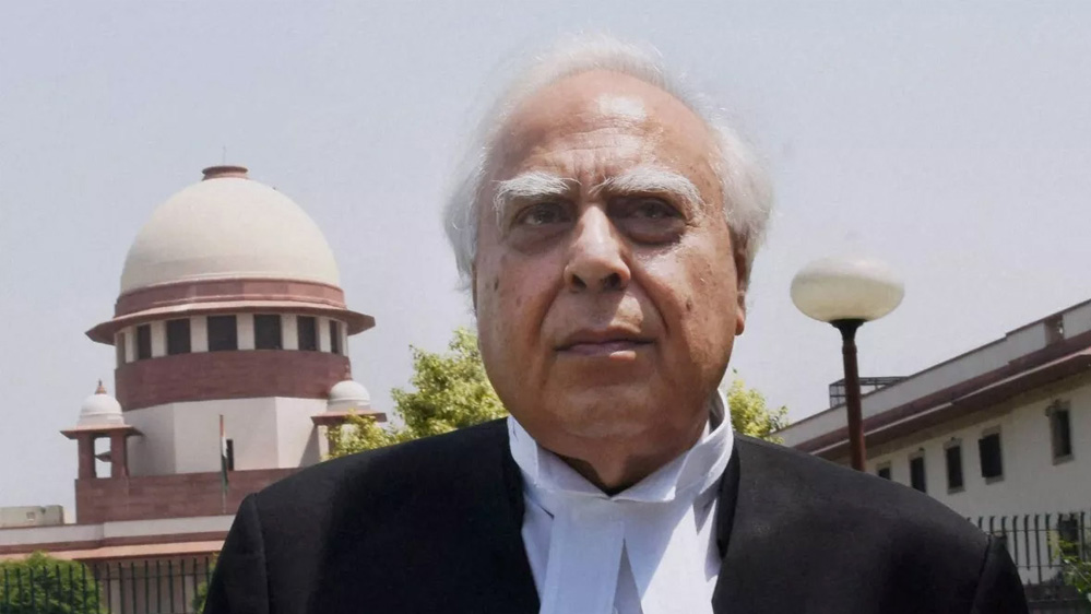 सुप्रीम कोर्ट में वक्फ संशोधन बिल पर अब तक 6 याचिकाएं, कानून की वैधता को चुनौती, उठाए गए ये सवाल 6 सुप्रीम कोर्ट में वक्फ संशोधन बिल पर अब तक 6