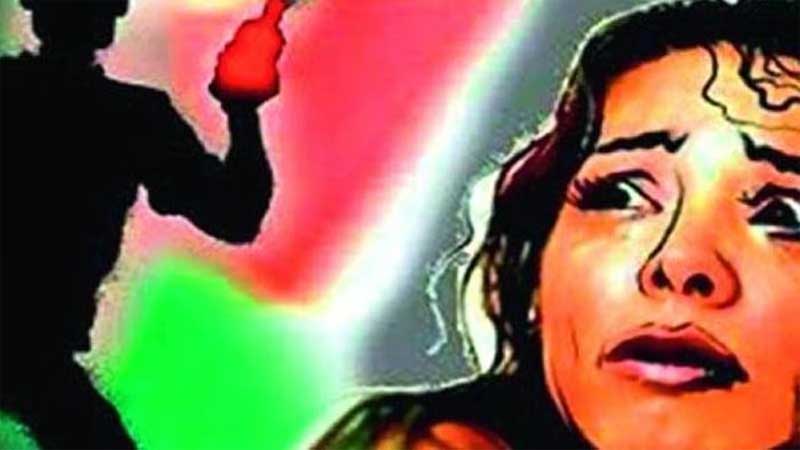 सोयी अवस्था में खिड़की से भाजपा नेता की बेटी पर फेंका तेजाब 6 सोयी अवस्था में खिड़की से भाजपा नेता की बेटी पर