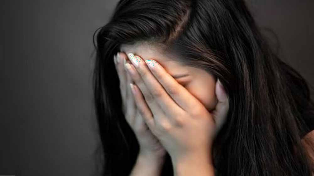 सोशल मीडिया पर दोस्ती कर दुष्कर्म फिर तोडा रिश्ता नाबालिग