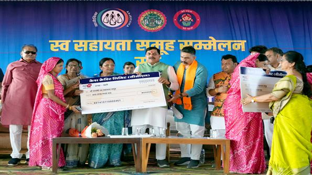 स्व सहायता समूह से बहनों के जीवन में नए सूर्य का
