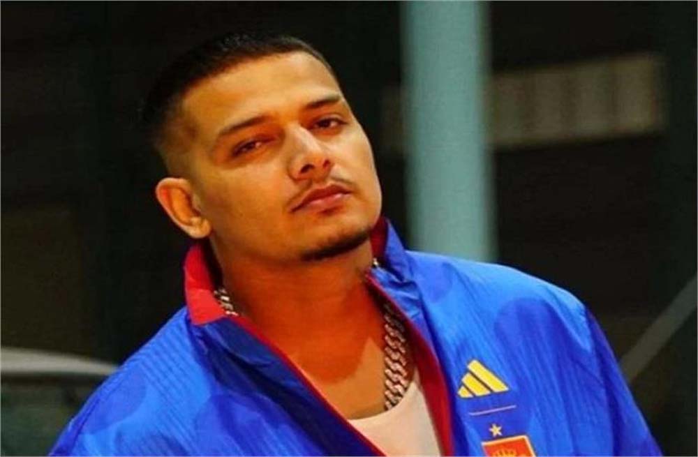 हरियाणा सरकार ने गन कल्चर को बढ़ावा देने वाले गानों पर लिया एक्शन, अब इस हरियाणवी रैपर का गाना किया बैन 6 हरियाणा सरकार ने गन कल्चर को बढ़ावा देने वाले गानों