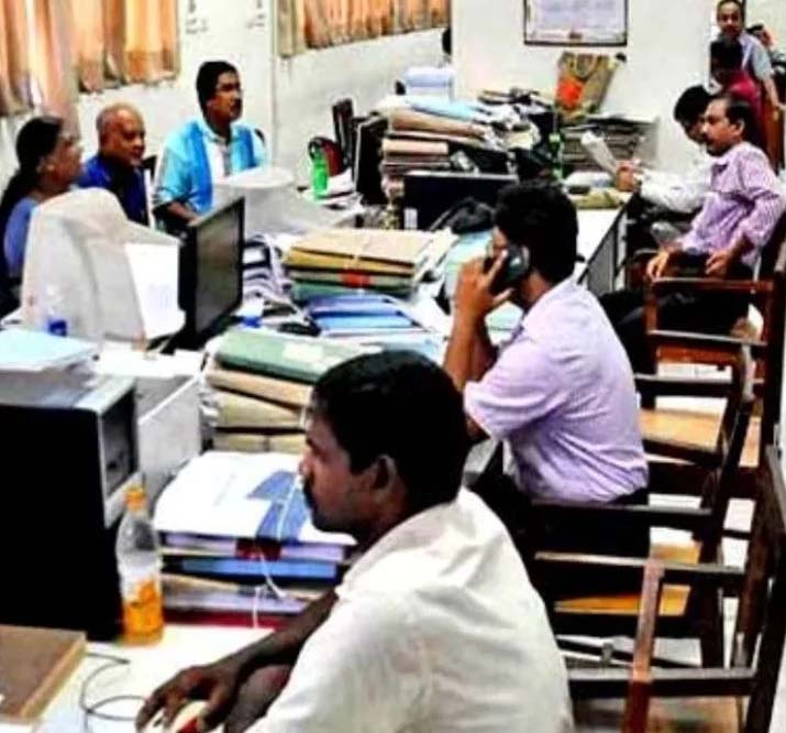 2002 से SC-ST को प्रमोशन में मिला आरक्षण, हजारों कर्मचारियों पर लटकी रहेगी डिमोशन की तलवार 6 2002 से SC ST को प्रमोशन में मिला आरक्षण हजारों कर्मचारियों