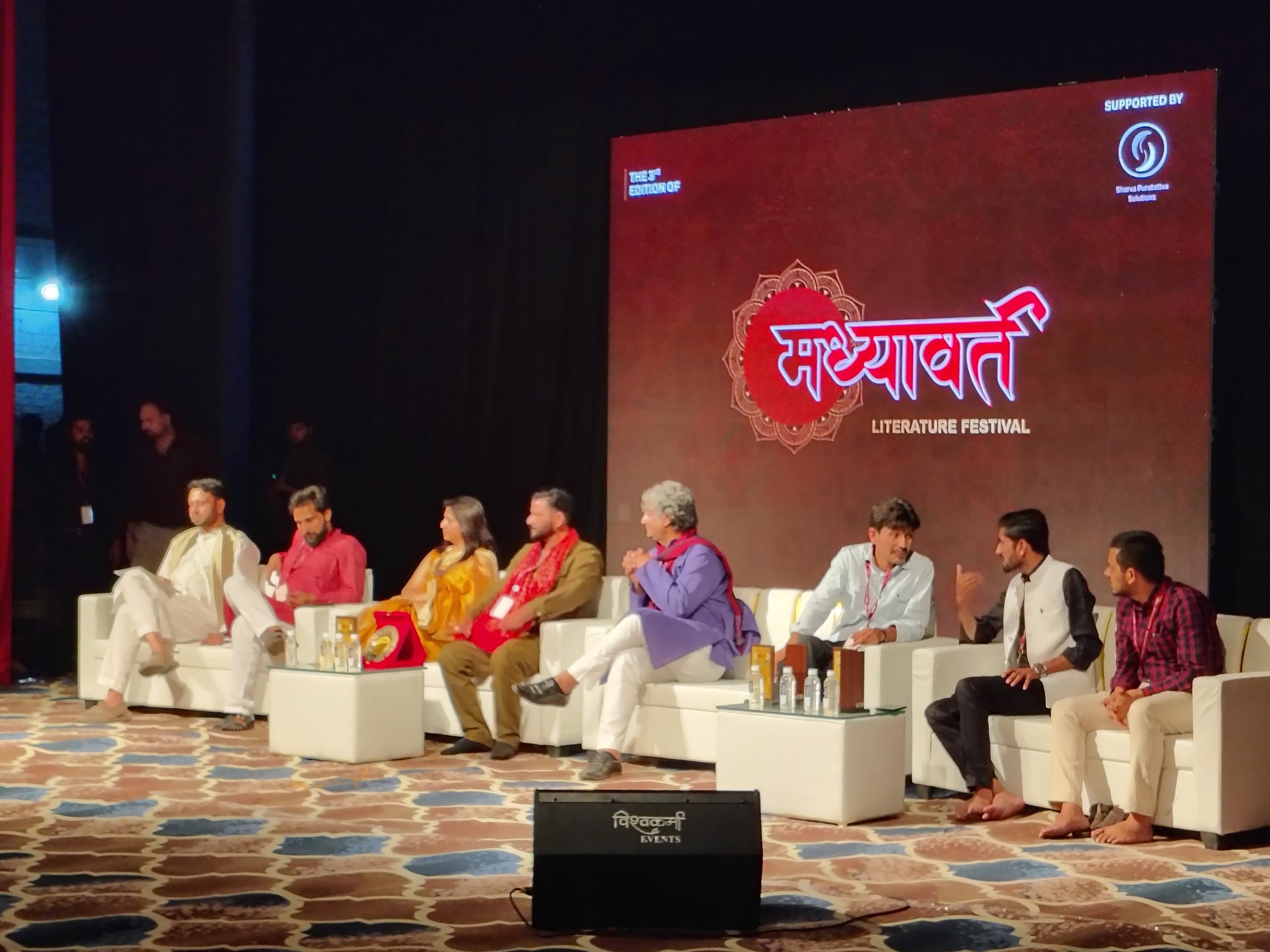 Culture : मध्यावर्त लिटरेचर फेस्टिवल: राम के रंग में रंगी रविवार की रात...<br>शार्ट फिल्म राम की शक्ति पूजा की हुई स्क्रीनिंग, ग्रांड मुशायरा और गजल-गीतों ने महफिल में बांधा समां.. 10 IMG 20250406 204533031 HDR scaled