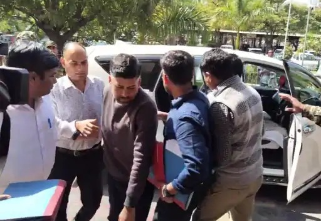 Saurabh Sharma कारोबारी रिश्तों का खुलासा: पुणे की बैंक में 3 करोड़ रुपए डिपॉजिट, डॉ. अग्रवाल ने अविरल कंस्ट्रक्शन व चेतन को दिए थे 6.5 करोड़ 6 Screenshot 20250417 133005.WhatsApp28129