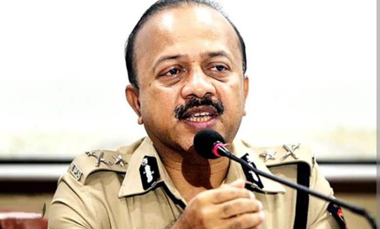 Mumbai Police : देवेन भारती मुंबई के नये पुलिस कमिश्नर, फडणवीस के विश्वस्त हैँ... 1 Screenshot 20250430 130326.Chrome28129
