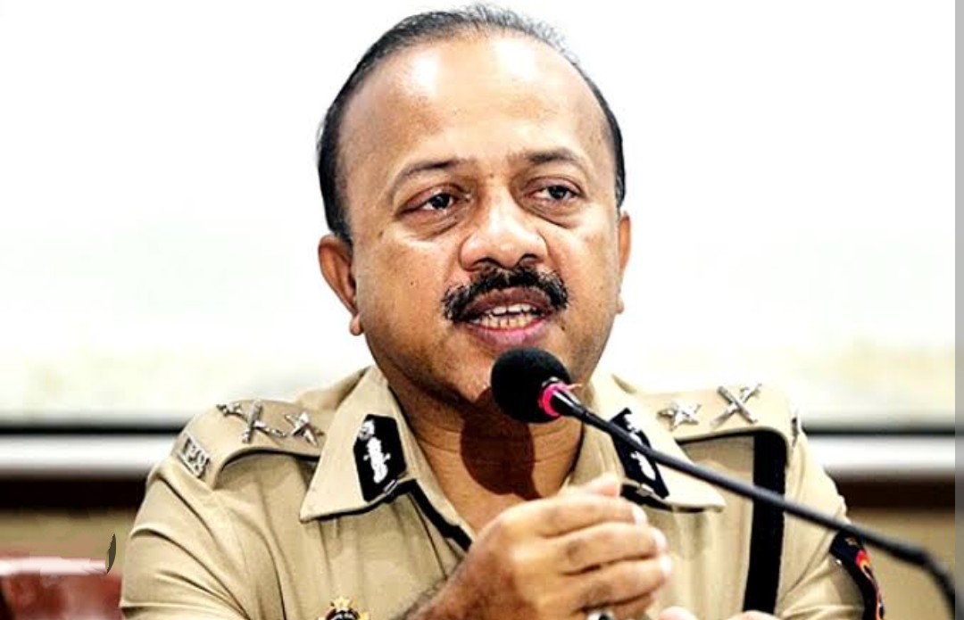 Mumbai Police : देवेन भारती मुंबई के नये पुलिस कमिश्नर, फडणवीस के विश्वस्त हैँ... 6 Screenshot 20250430 130326.Chrome28129