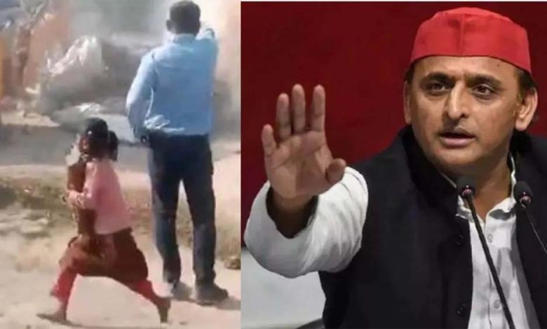 अखिलेश यादव ने किया एलान- बुलडोजर एक्शन के बीच किताबें बचाने वाली 'वायरल-गर्ल' अनन्या की पढ़ाई का खर्चा उठाएंगे 1 अखिलेश यादव ने किया एलान बुलडोजर एक्शन के बीच किताबें