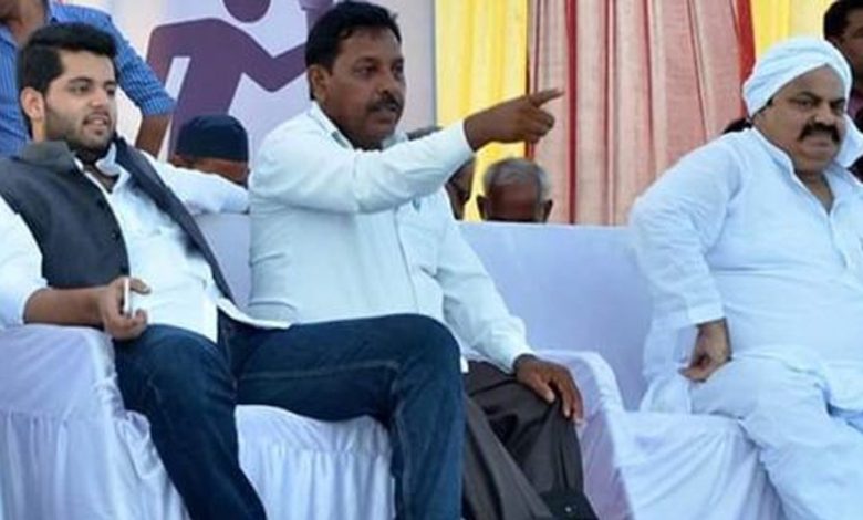 अतीक की हत्या के 2 साल बाद पूरा साम्राज्य खत्म, बेटे जेल में, पत्नी फरार, पुस्तैनी घर जमींदोज 1 अतीक की हत्या के 2 साल बाद पूरा साम्राज्य खत्म