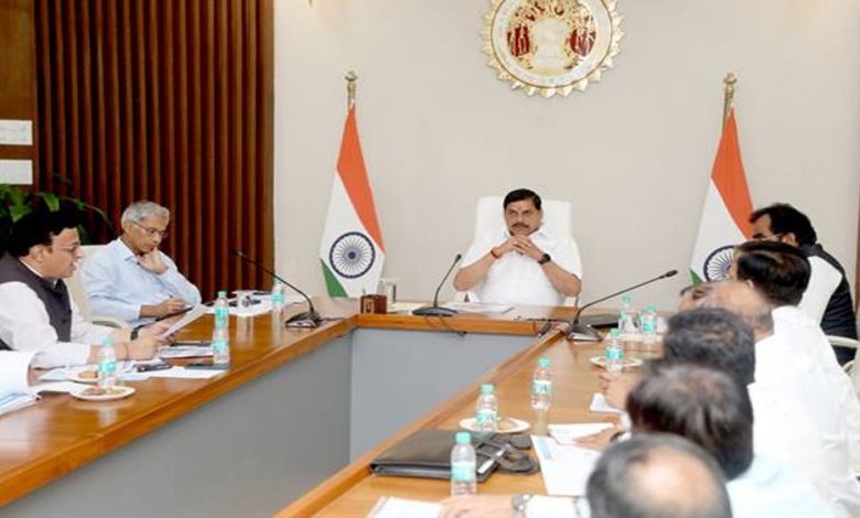 अधिकाधिक राष्ट्रीय राजमार्गों की मंजूरी के लिए केंद्र सरकार से करें बेहतर समन्वय: मुख्यमंत्री डॉ. यादव 1 अधिकाधिक राष्ट्रीय राजमार्गों की मंजूरी के लिए केंद्र सरकार से