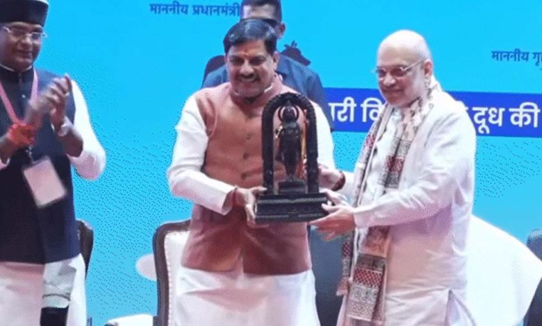 अमित शाह की मौजूदगी में सांची और NDDB के बीच हुआ MOU, किसानों की आमदनी सीधे खातों में ट्रांसफर होगी 1 अमित शाह की मौजूदगी में सांची और NDDB के बीच