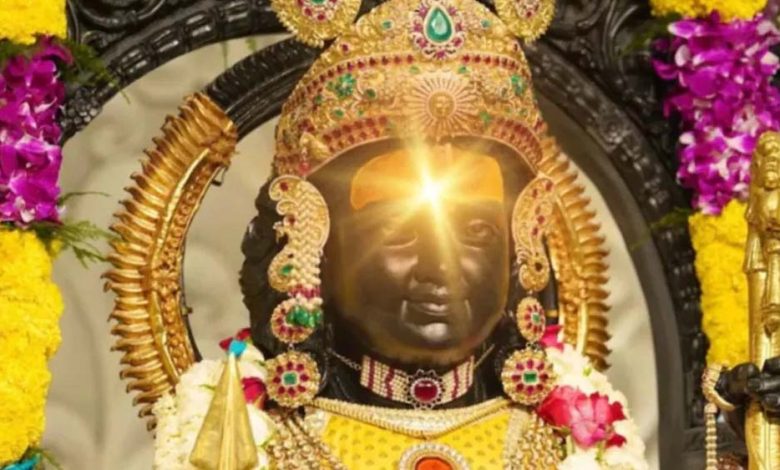 अयोध्या में रामनवमी पर जश्न का माहौल, श्रीराम के जन्मोत्सव के उल्लास में रामनगरी डूबी 1 अयोध्या में रामनवमी पर जश्न का माहौल श्रीराम के जन्मोत्सव