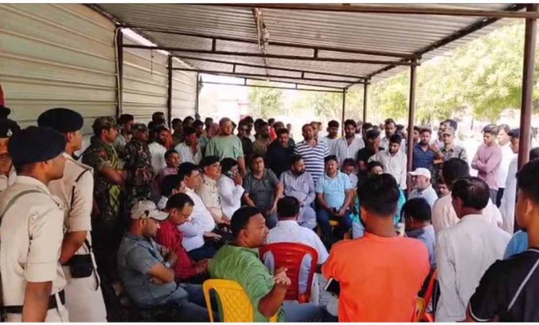 असामाजिक तत्वों ने रामनवमी पर तनाव फैलाने की रची साजिश, मुसलमानों ने साजिश को विफल 1 असामाजिक तत्वों ने रामनवमी पर तनाव फैलाने की रची साजिश