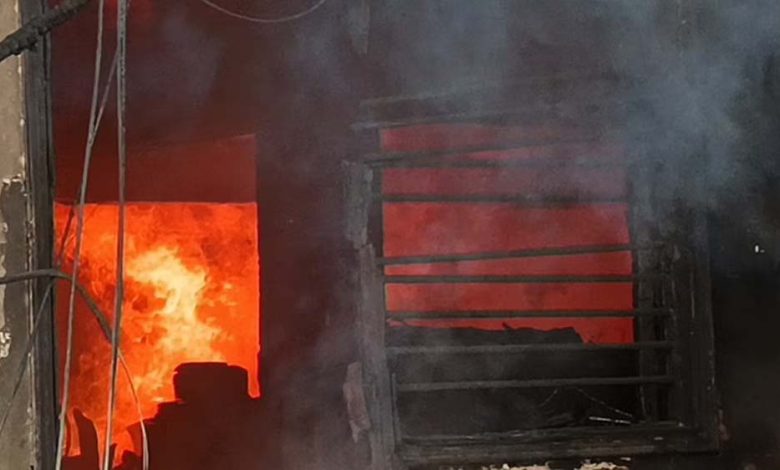 आंध्र प्रदेश के अनकापल्ली जिले में एक पटाखा निर्माण इकाई