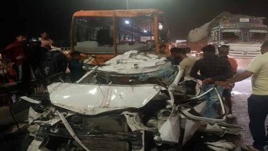 आगरा मथुरा हाईवे पर भीषण सड़क हादसा मेटाडोर रोडवेज के बीच पिस