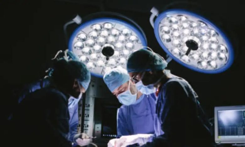 इंदौर में डॉक्टरों ने लड़की की ओवरी से 8 किलोग्राम