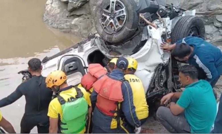 उत्तराखंड के टिहरी जिले में स्थित देवप्रयाग में तेज रफ्तार