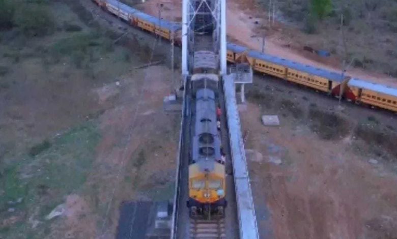 कटनी में देश के सबसे लंबे रेलवे फ्लाईओवर का निर्माण