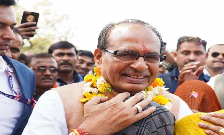 कन्नौद पहुंचे केंद्रीय मंत्री शिवराज सिंह चौहान विकास कार्यों का