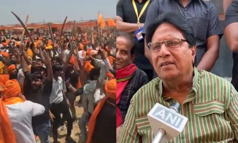 करणी सेना का आगरा में प्रदर्शन तलवार और बदूंक लेकर