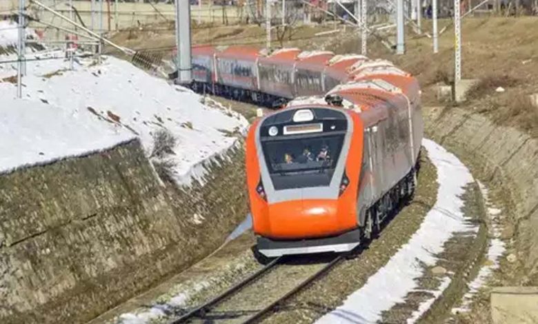 कश्मीर घाटी में पहली बार वंदे भारत एक्सप्रेस ट्रेन की